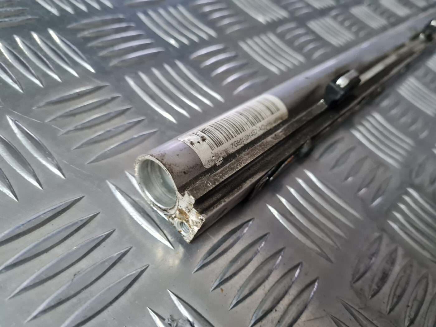 Degvielas sadales caurule priekš VOLVO XC 60 2009