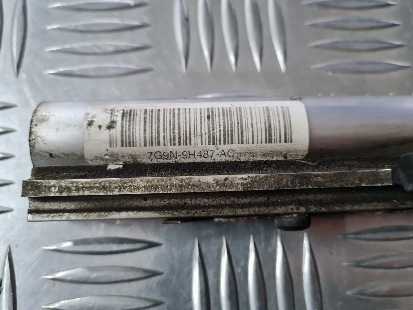 Degvielas sadales caurule priekš VOLVO XC 60 2009