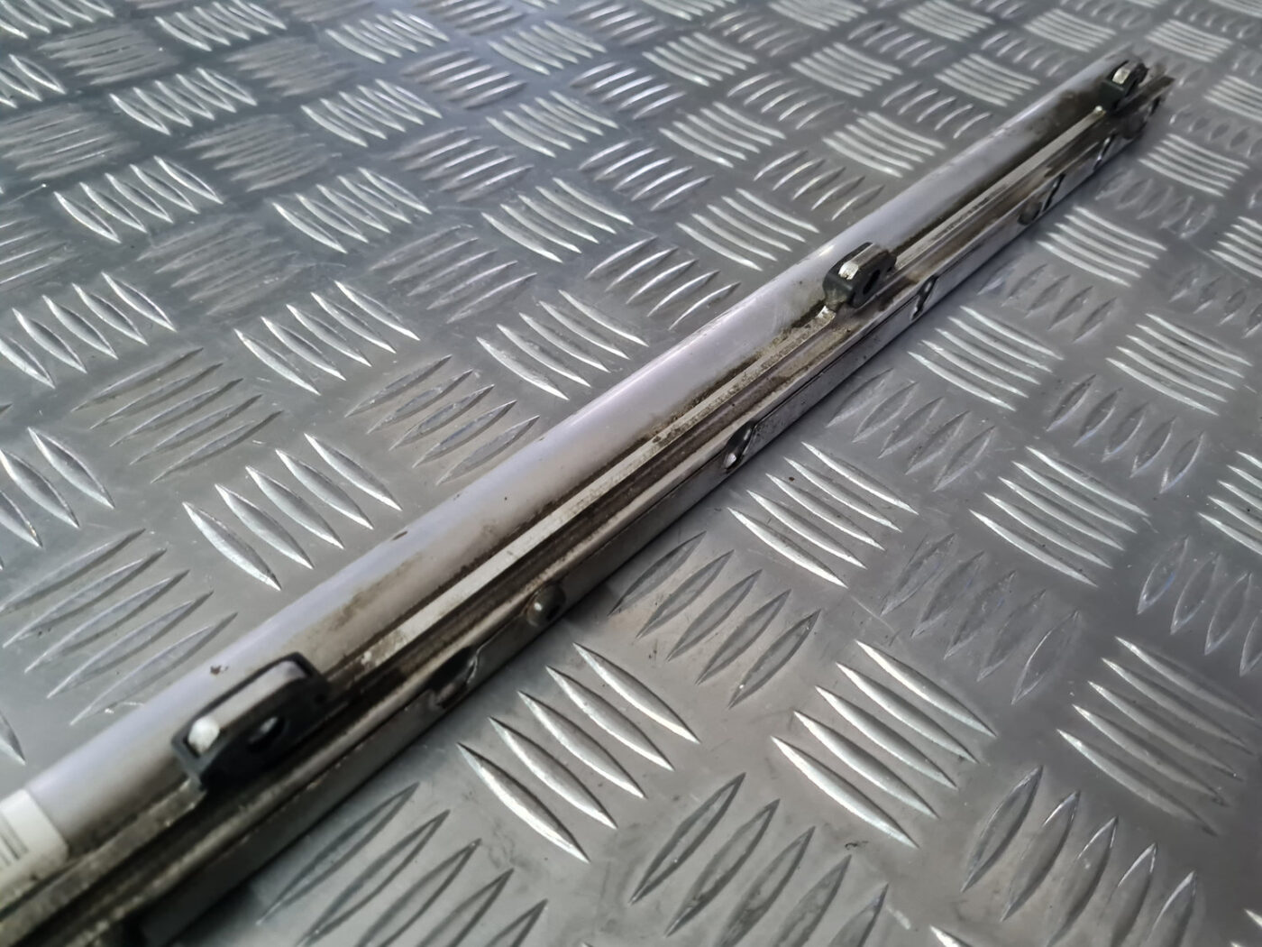 Degvielas sadales caurule priekš VOLVO XC 60 2009