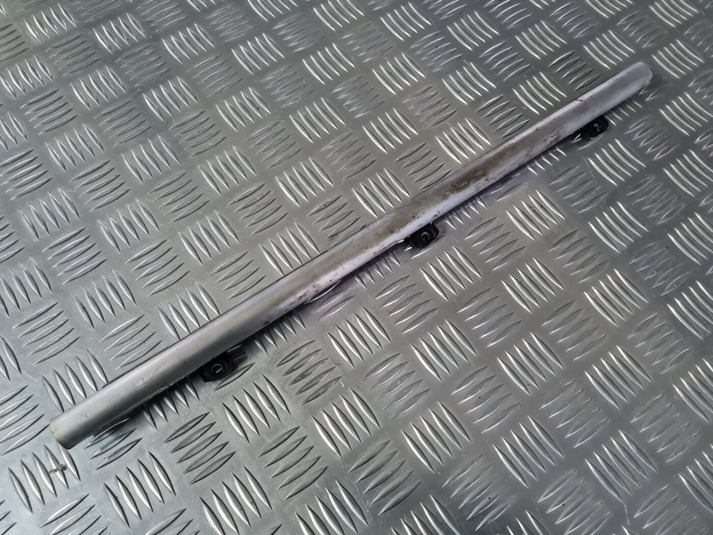 Degvielas sadales caurule priekš VOLVO XC 60 2009