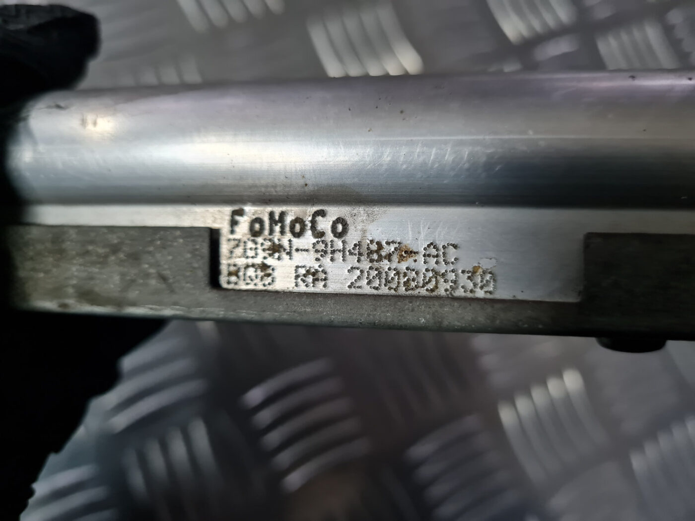 Degvielas sadales caurule priekš VOLVO XC 60 2009