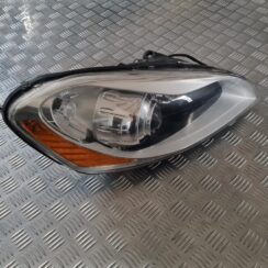 Priekšējais labais lukturis priekš VOLVO XC 60 2009