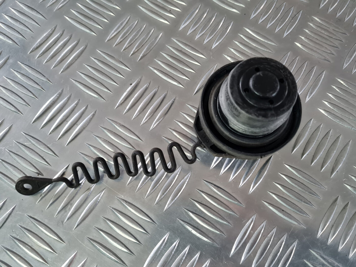 Degvielas uzpildes korķis priekš VOLVO XC 60 2009 3 Degvielas uzpildes korķis priekš VOLVO XC 60 2009