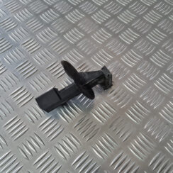 Degvielas tvertnes vāka slēdzenes kronšteins priekš VOLVO XC 60 2009