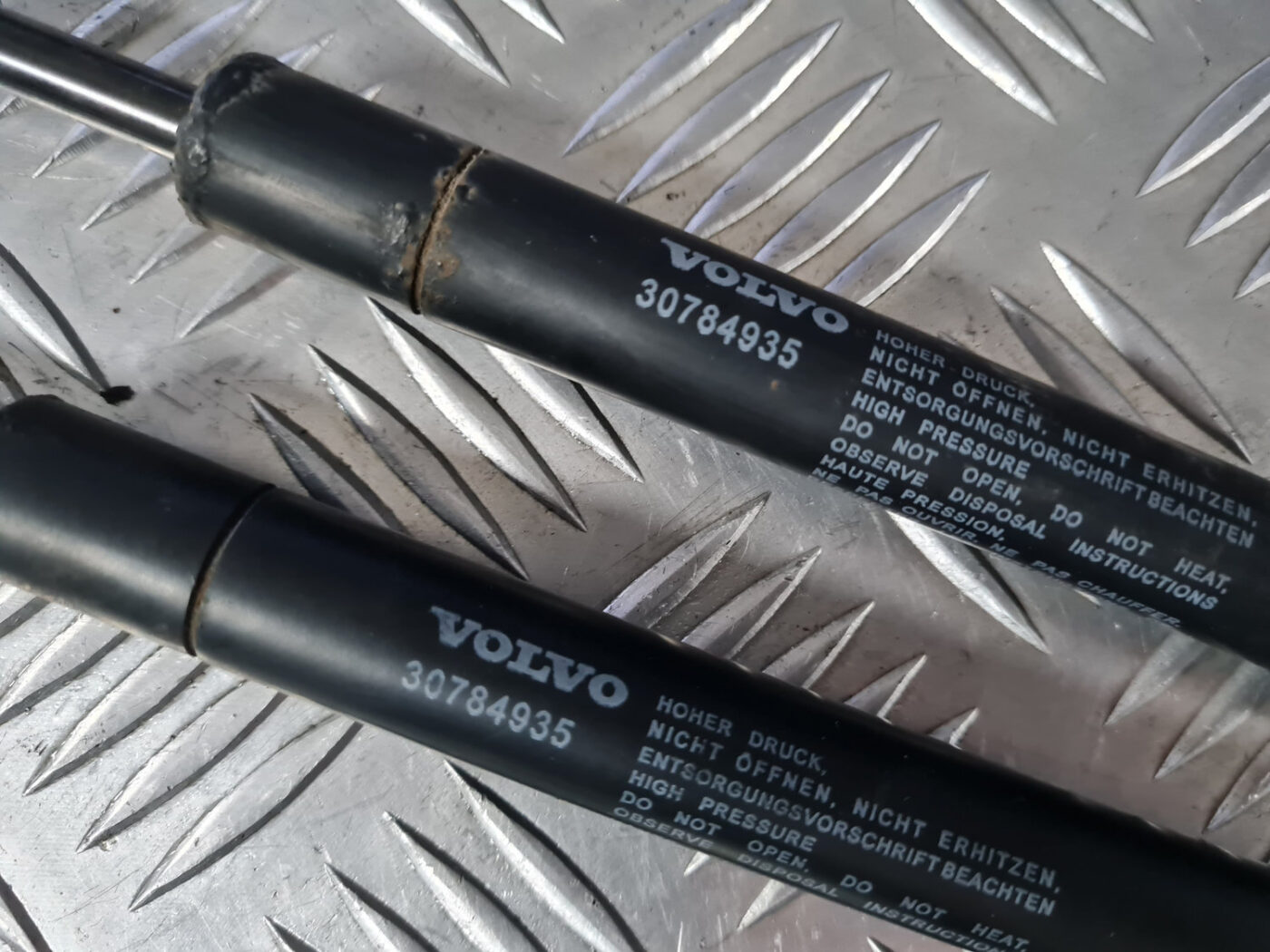 Pārsega amortizators priekš VOLVO XC 60 2009 4 Pārsega amortizators priekš VOLVO XC 60 2009