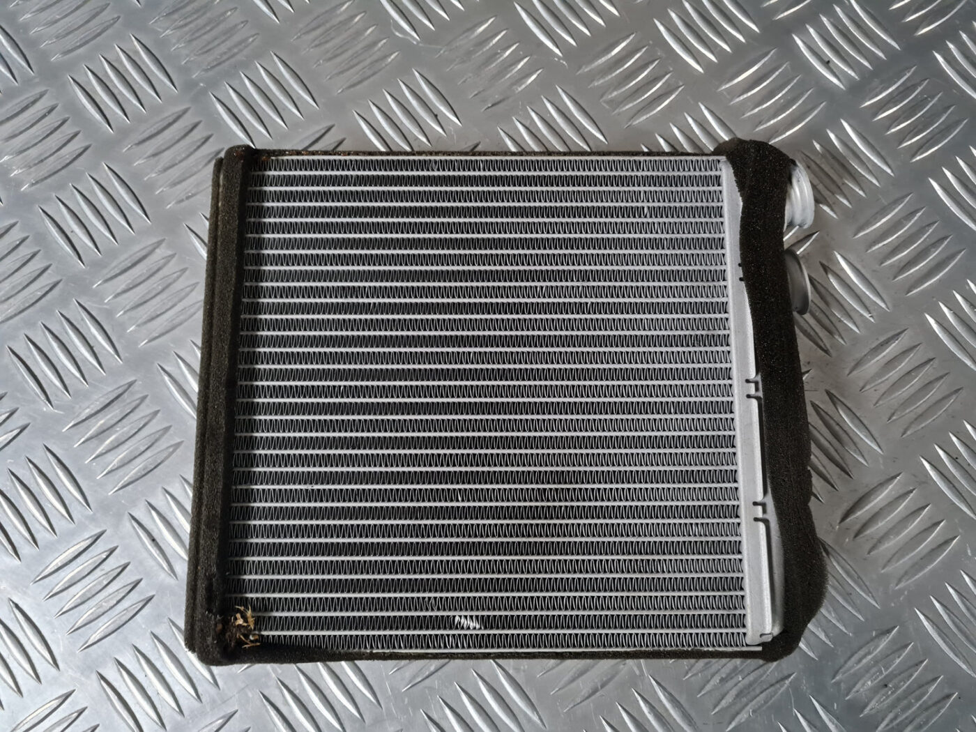 Apsildes sistēmas radiators priekš VOLVO XC 60 2009 2 Apsildes sistēmas radiators priekš VOLVO XC 60 2009