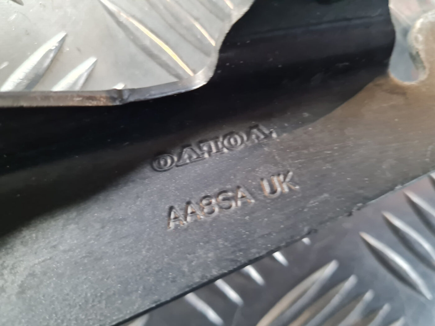 Pārsega eņģe, pa labi priekš VOLVO XC 60 2009 4 Pārsega eņģe, pa labi priekš VOLVO XC 60 2009