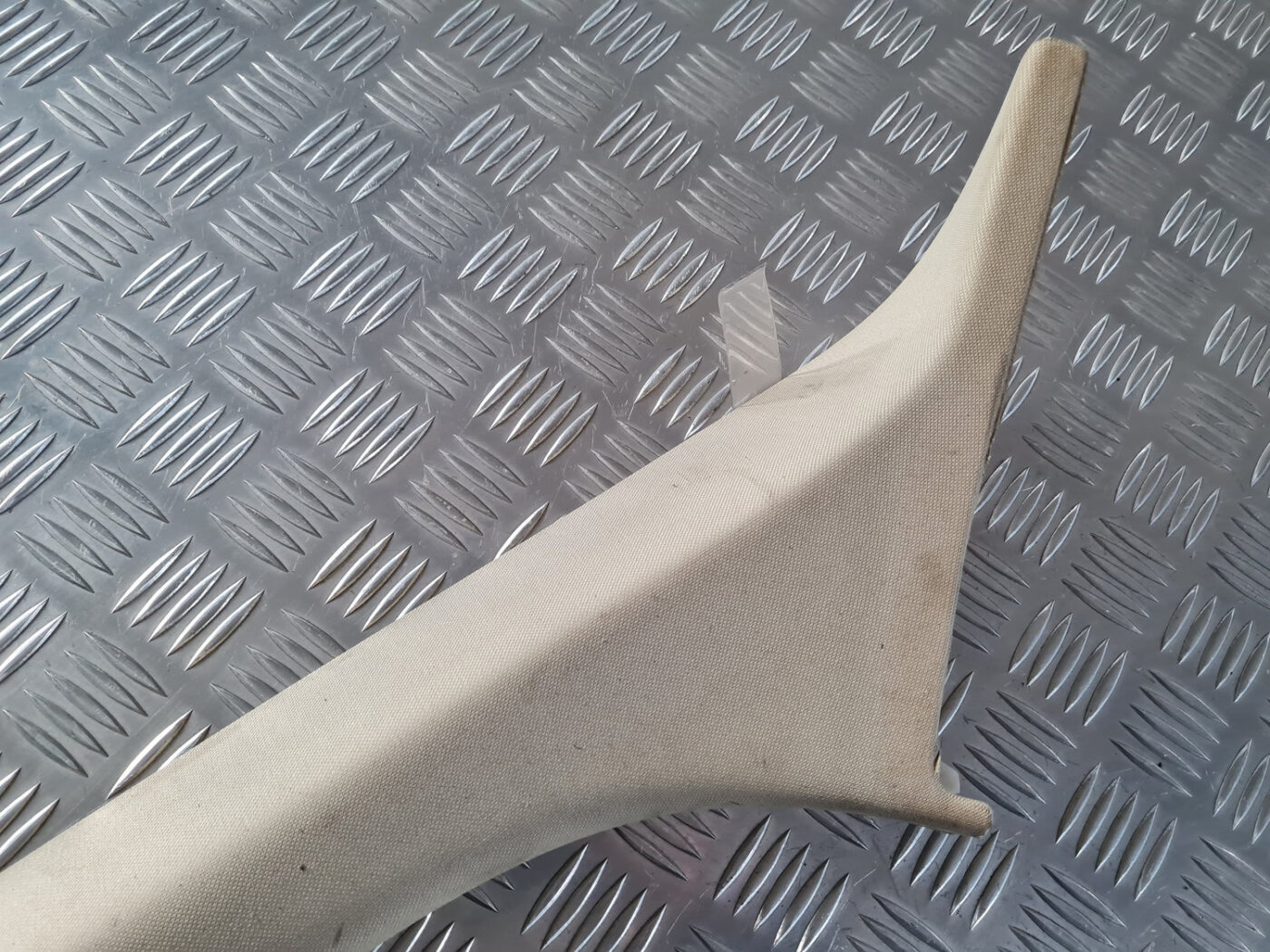 Priekšējas salona statnes apdare priekš VOLVO XC 60 2009 7 Priekšējas salona statnes apdare priekš VOLVO XC 60 2009