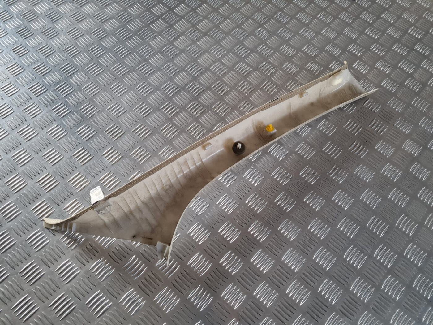 Priekšējas salona statnes apdare priekš VOLVO XC 60 2009 6 Priekšējas salona statnes apdare priekš VOLVO XC 60 2009