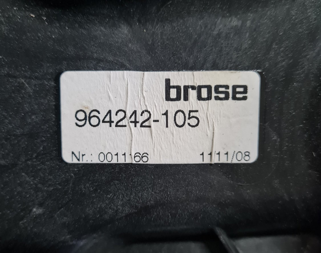 Stikla pacelšanas mehānisma panele priekš VOLVO XC 60 2009 5 Stikla pacelšanas mehānisma panele priekš VOLVO XC 60 2009