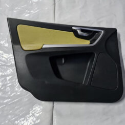 Priekšējo kreiso durvju apdare priekš VOLVO XC 60 2009