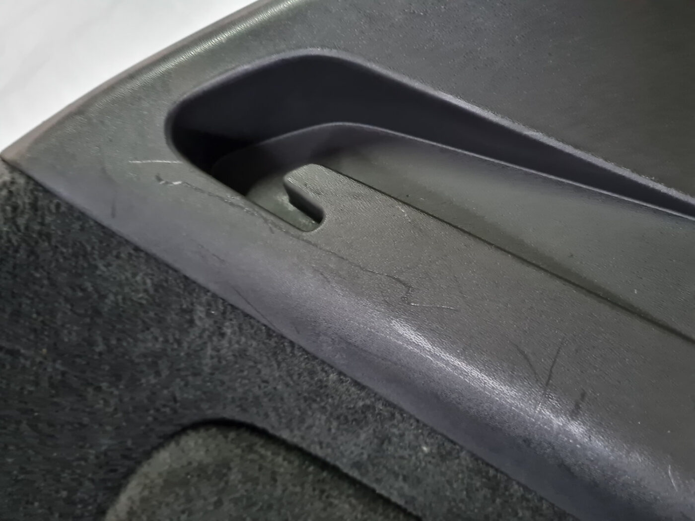 Bagāžnieka nodalījuma sānu apdare priekš VOLVO XC 60 2009