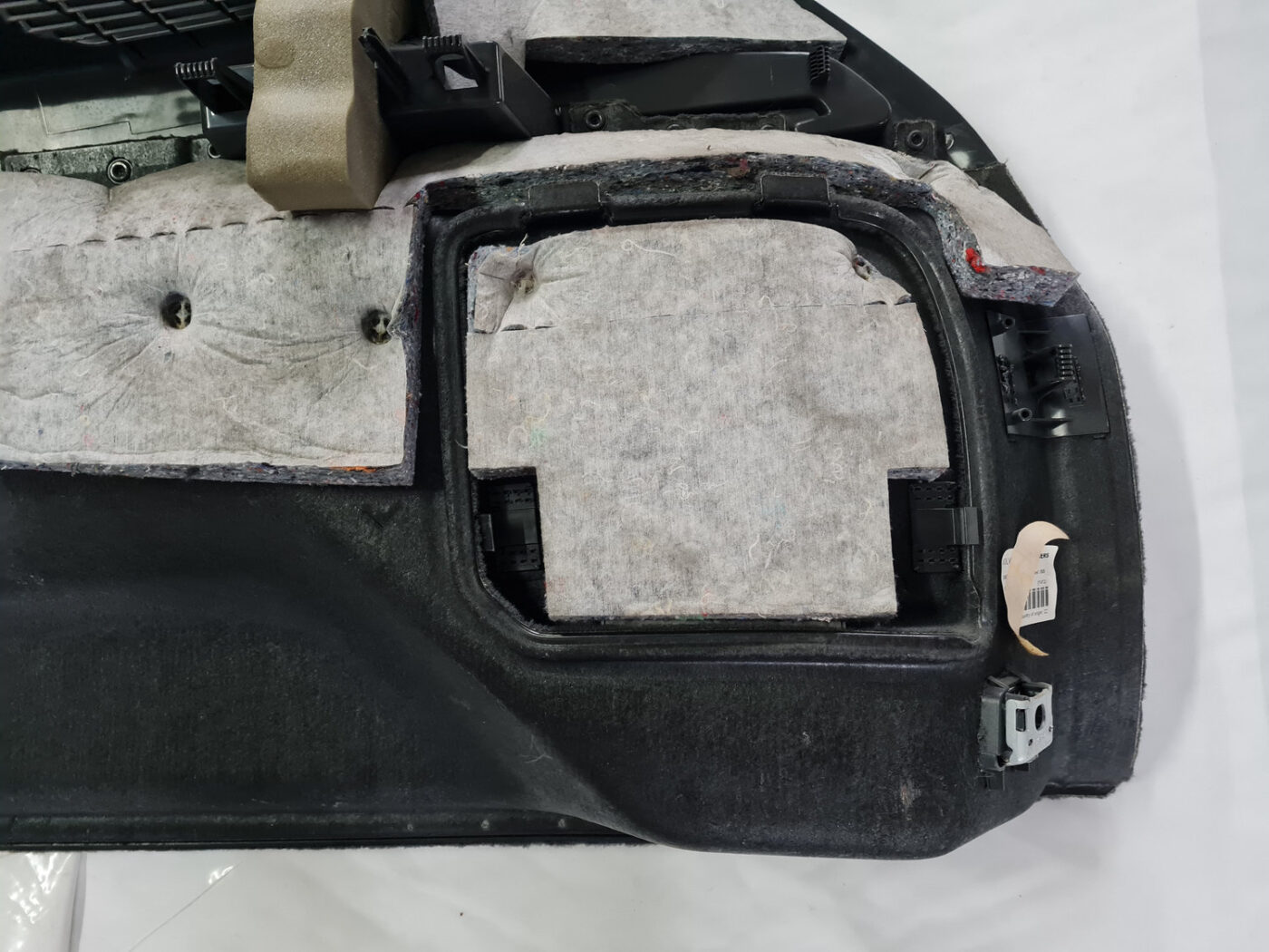 Bagāžnieka nodalījuma sānu apdare priekš VOLVO XC 60 2009