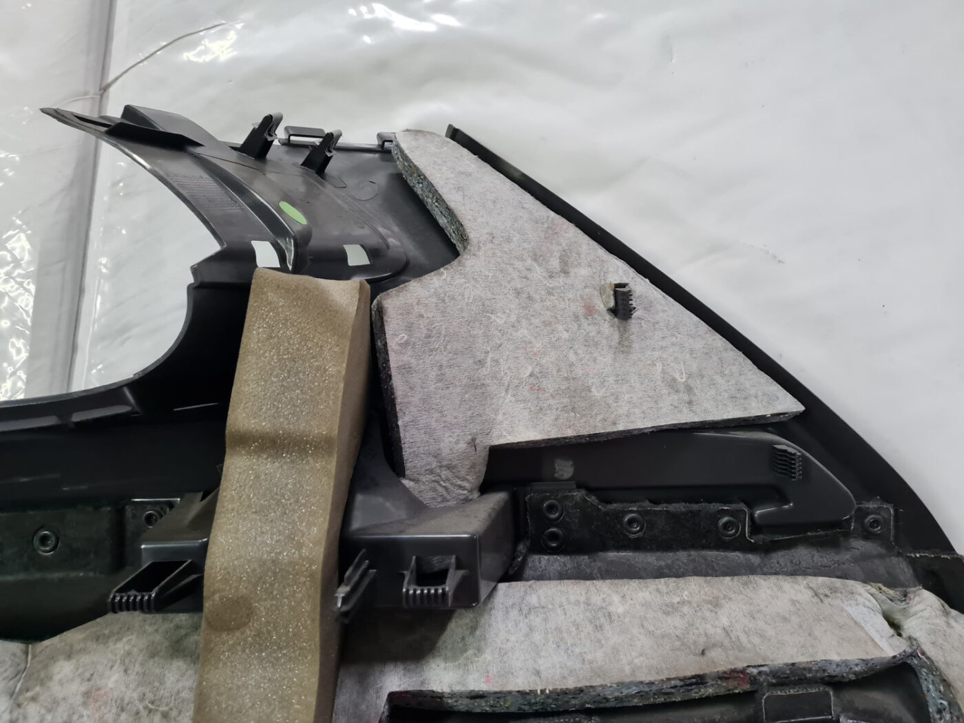 Bagāžnieka nodalījuma sānu apdare priekš VOLVO XC 60 2009