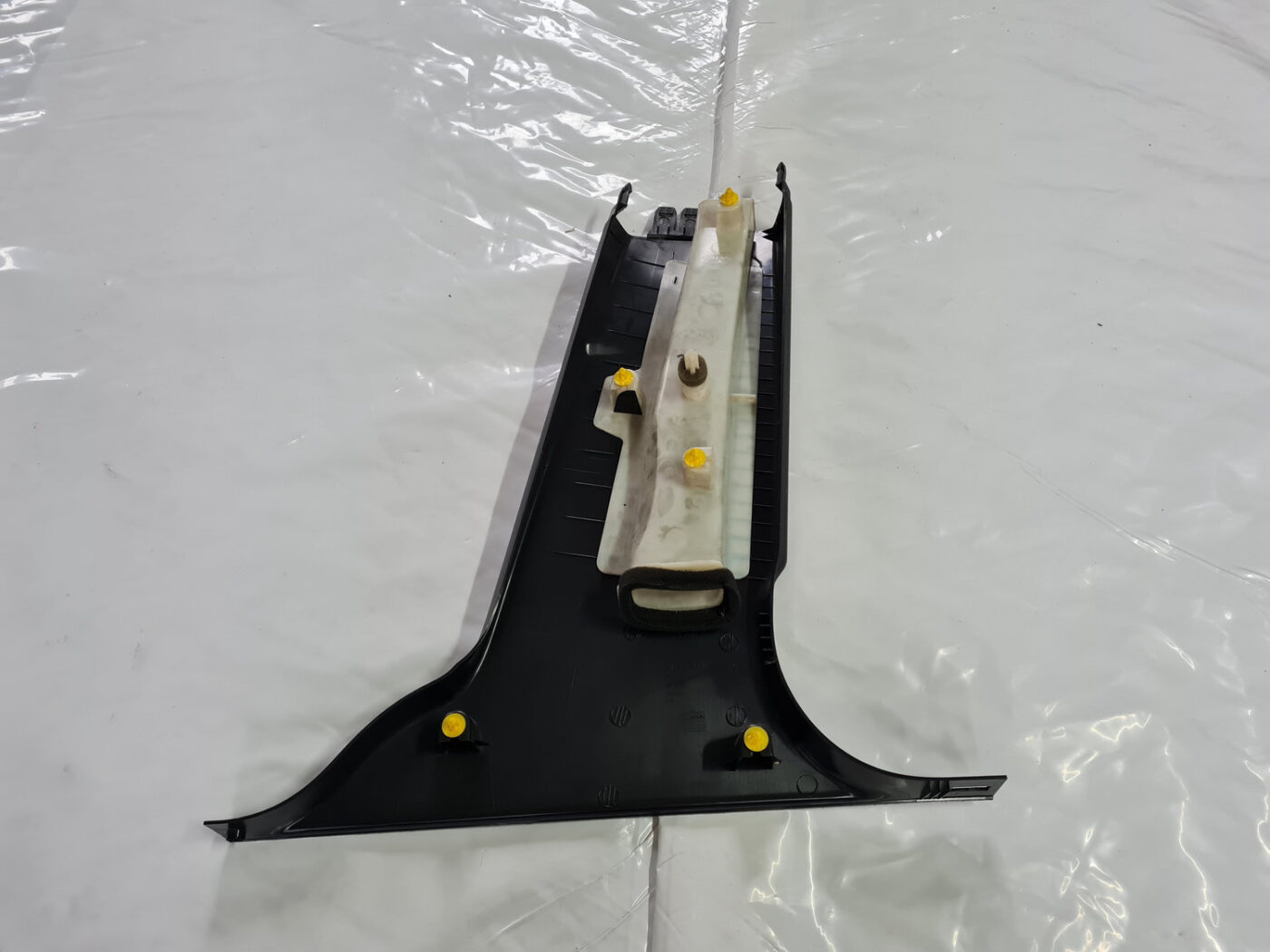 Vidējas salona statnes apdare priekš VOLVO XC 60 2009