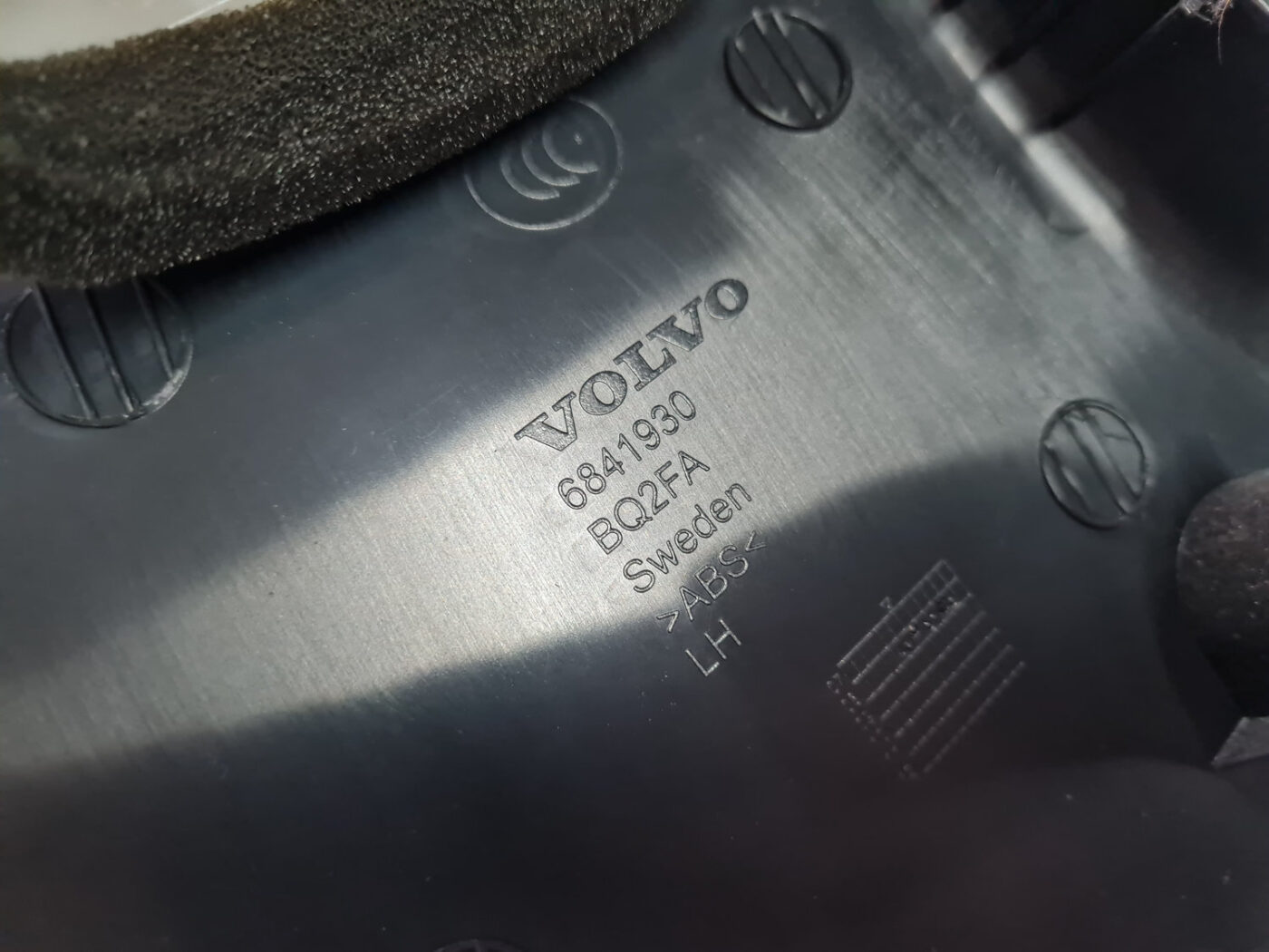 Vidējas salona statnes apdare priekš VOLVO XC 60 2009