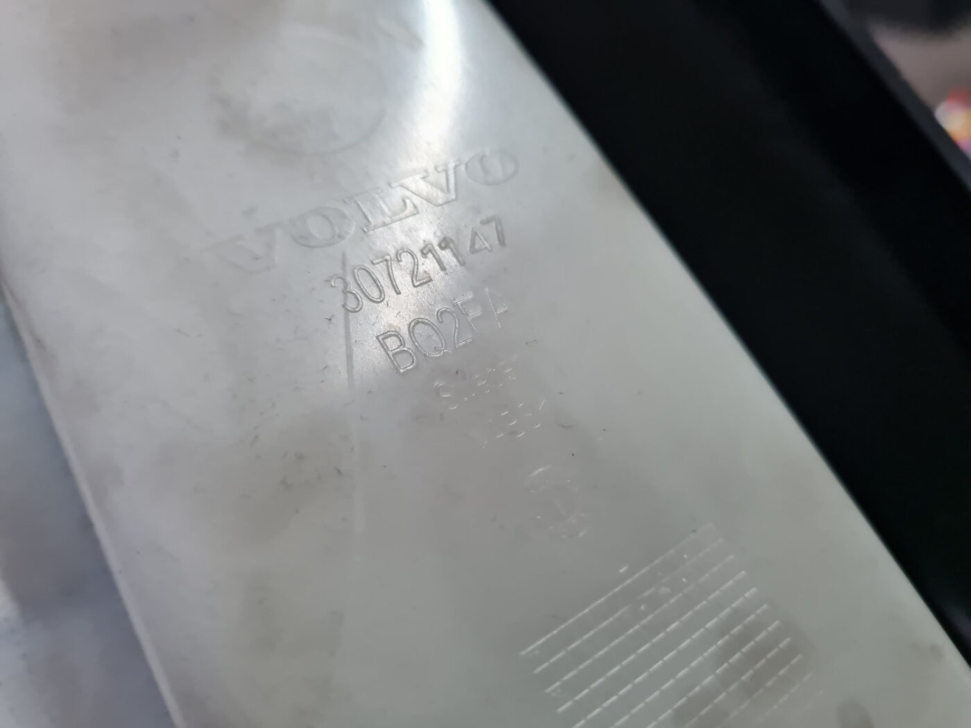 Vidējas salona statnes apdare priekš VOLVO XC 60 2009