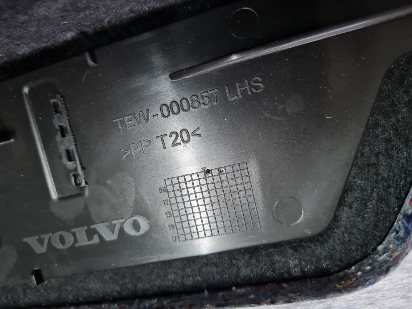 Bagāžnieka vāka liela apdare priekš VOLVO XC 60 2009