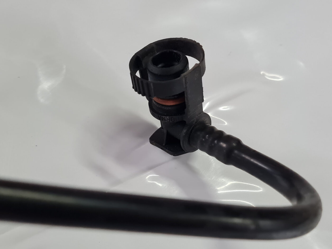 Degvielas caurule priekš VOLVO XC 60 2009 3 Degvielas caurule priekš VOLVO XC 60 2009