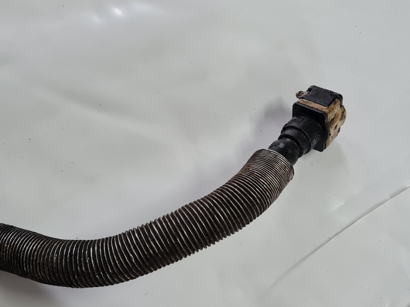 Degvielas caurule priekš VOLVO XC 60 2009 6 Degvielas caurule priekš VOLVO XC 60 2009