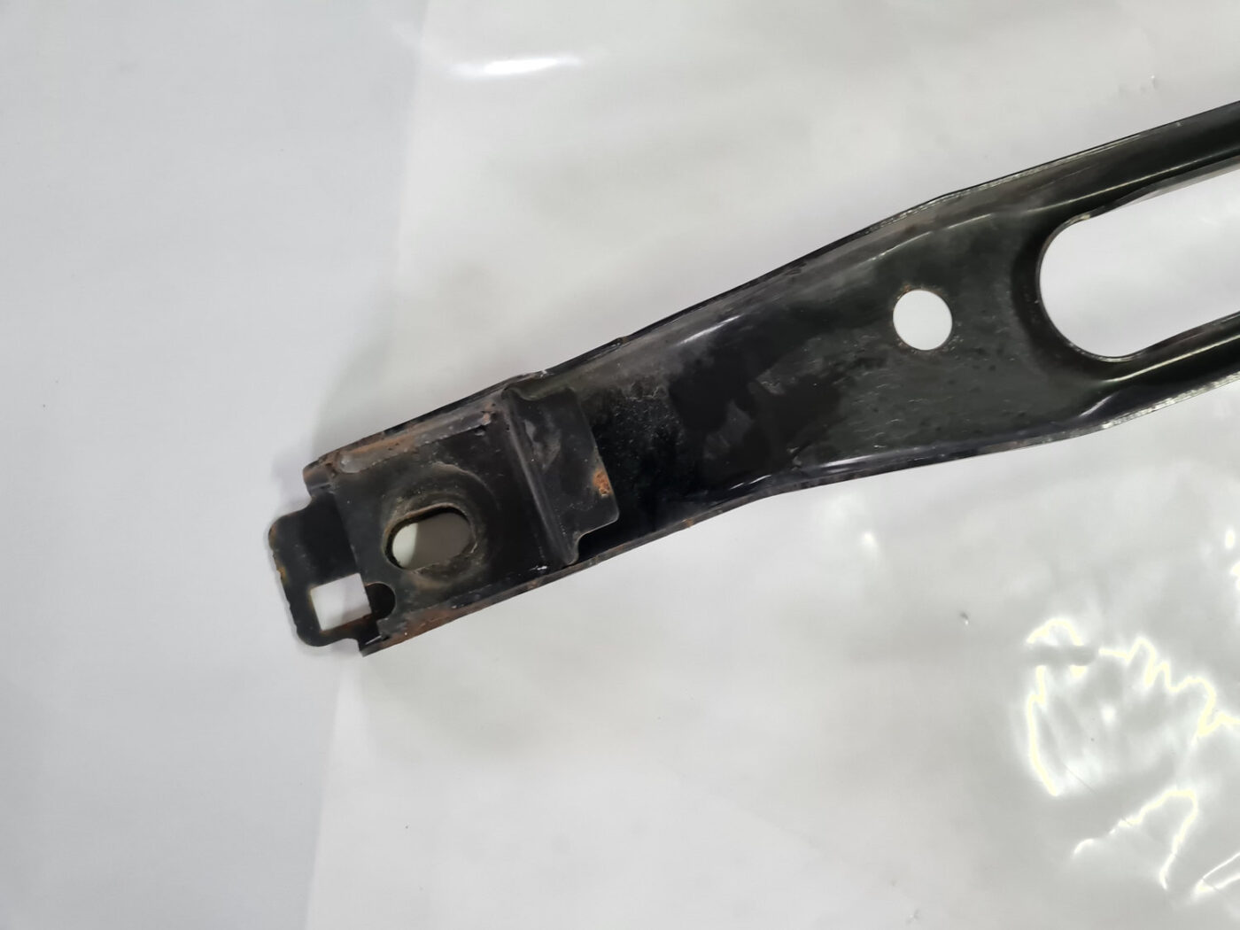 Priekšējā šķērseniskā sija priekš VOLVO XC 60 2009 2 Priekšējā šķērseniskā sija priekš VOLVO XC 60 2009