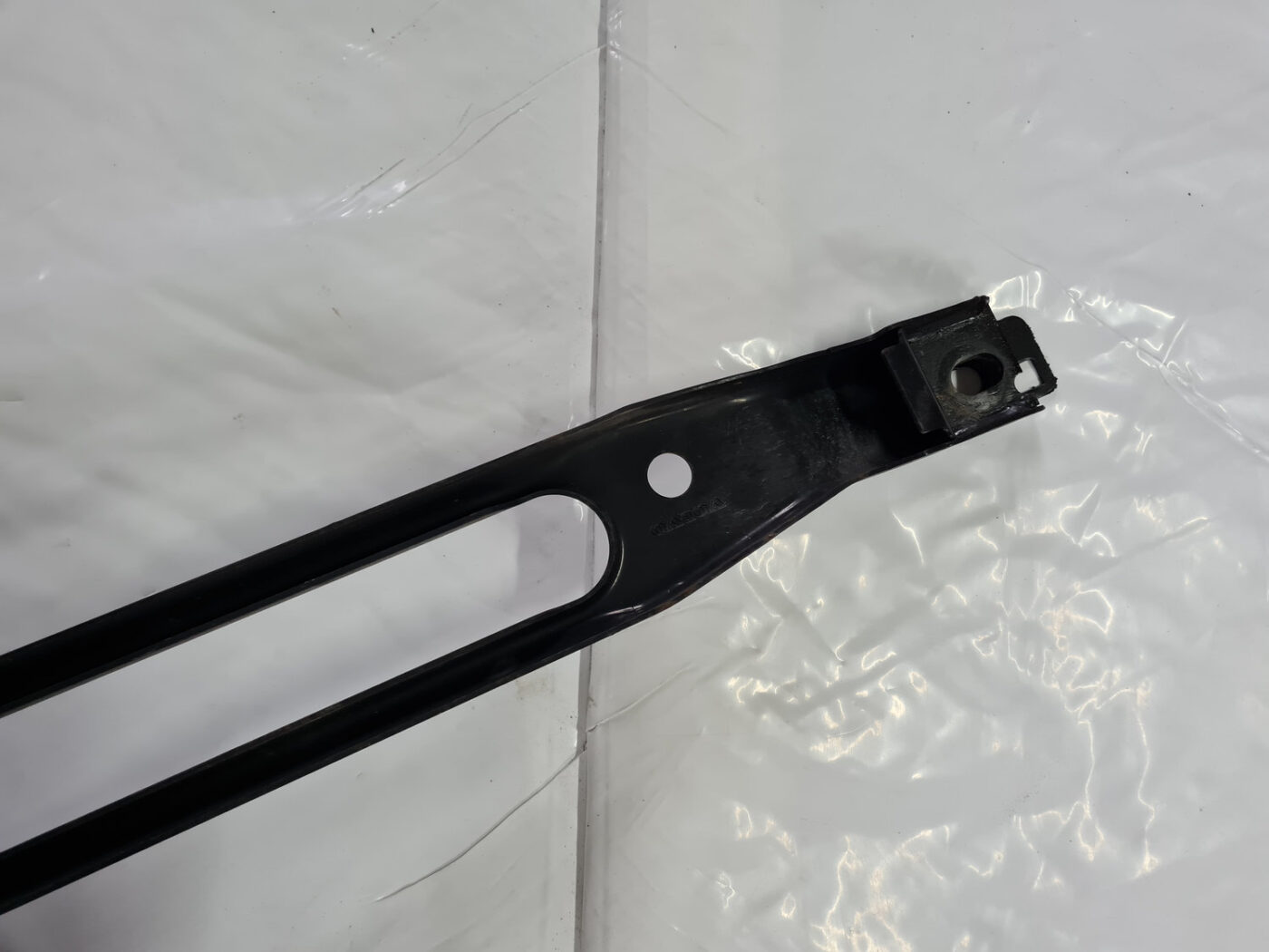 Priekšējā šķērseniskā sija priekš VOLVO XC 60 2009 8 Priekšējā šķērseniskā sija priekš VOLVO XC 60 2009