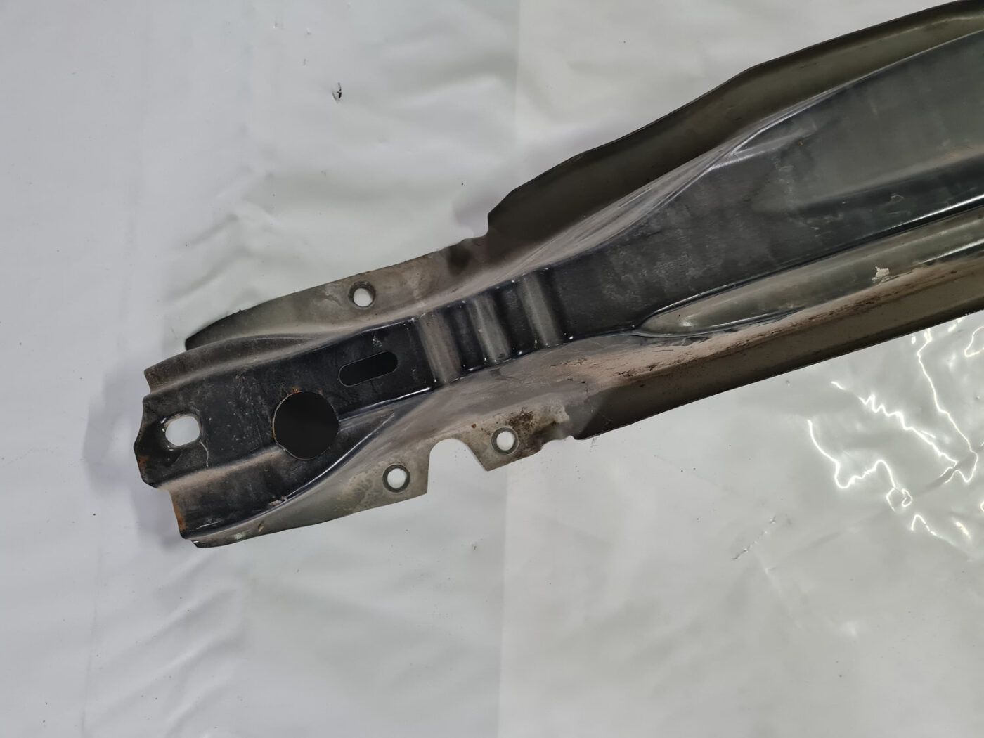 Aizmugurējā bufera pastiprinātājs priekš VOLVO XC 60 2009 2 Aizmugurējā bufera pastiprinātājs priekš VOLVO XC 60 2009