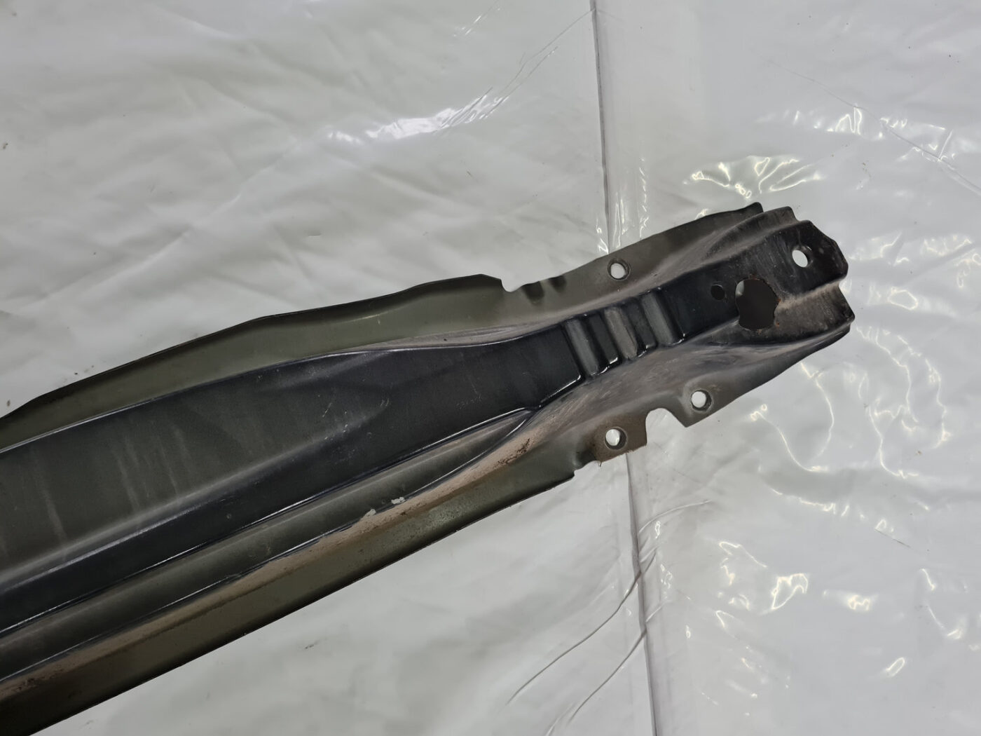 Aizmugurējā bufera pastiprinātājs priekš VOLVO XC 60 2009 7 Aizmugurējā bufera pastiprinātājs priekš VOLVO XC 60 2009