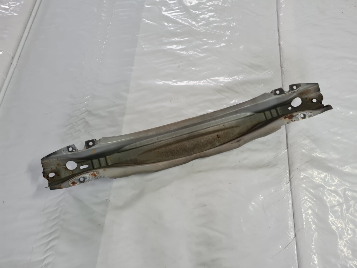 Aizmugurējā bufera pastiprinātājs priekš VOLVO XC 60 2009 6 Aizmugurējā bufera pastiprinātājs priekš VOLVO XC 60 2009