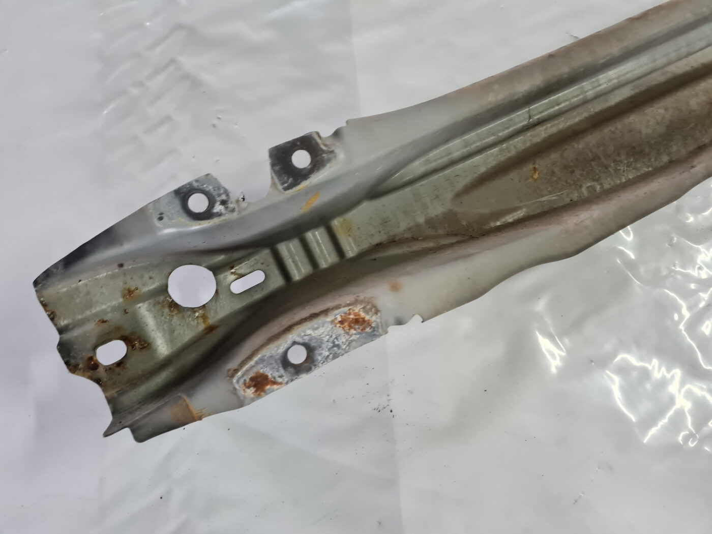 Aizmugurējā bufera pastiprinātājs priekš VOLVO XC 60 2009 5 Aizmugurējā bufera pastiprinātājs priekš VOLVO XC 60 2009