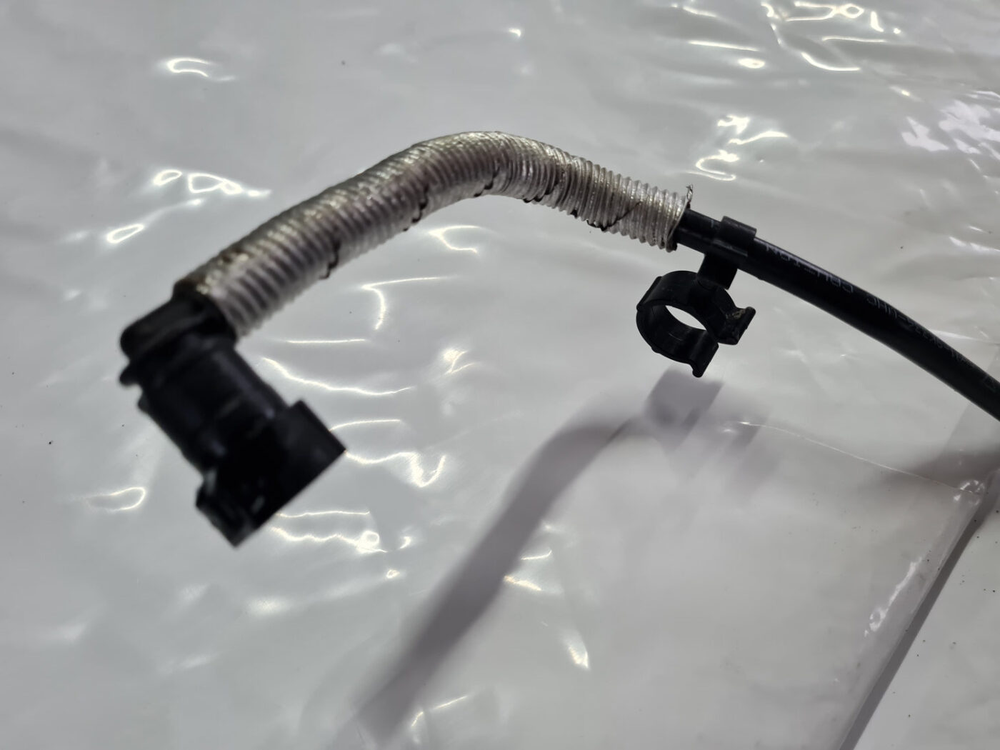 Degvielas caurule priekš VOLVO XC 60 2009 2 Degvielas caurule priekš VOLVO XC 60 2009