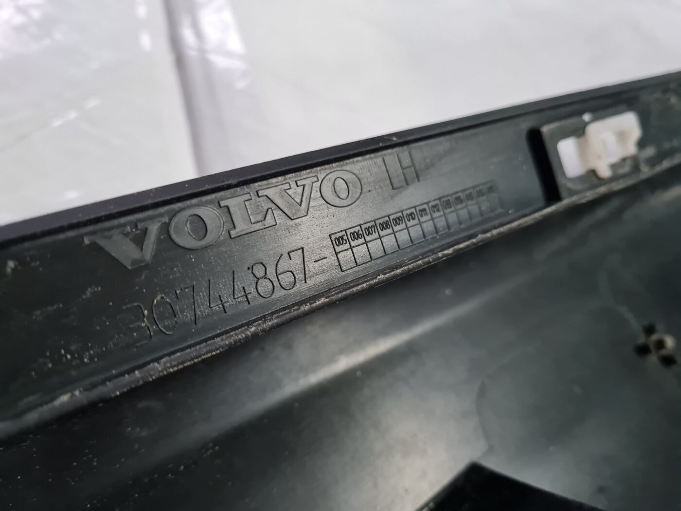 Ārēja sliekšņa kreisa uzlika priekš VOLVO XC 60 2009 3 Ārēja sliekšņa kreisa uzlika priekš VOLVO XC 60 2009