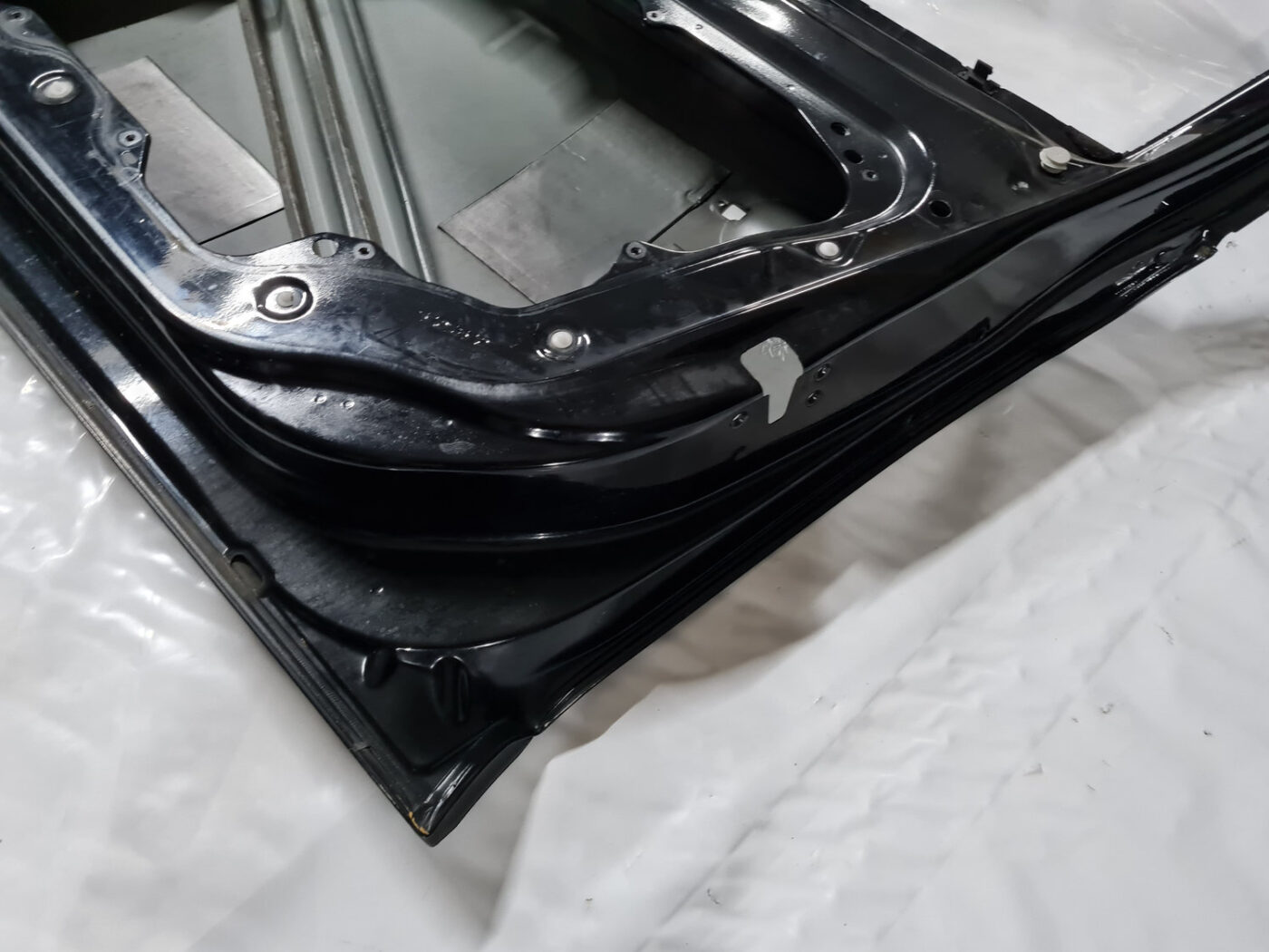 Priekšējās labās durvis priekš VOLVO XC 60 2009 7 Priekšējās labās durvis priekš VOLVO XC 60 2009