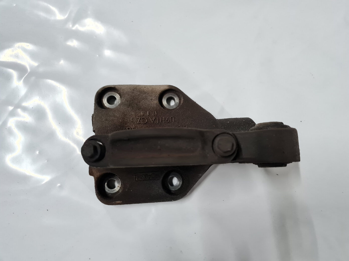 Priekšējas pusasses kronšteins priekš VOLVO XC 60 2009 2 Priekšējas pusasses kronšteins priekš VOLVO XC 60 2009