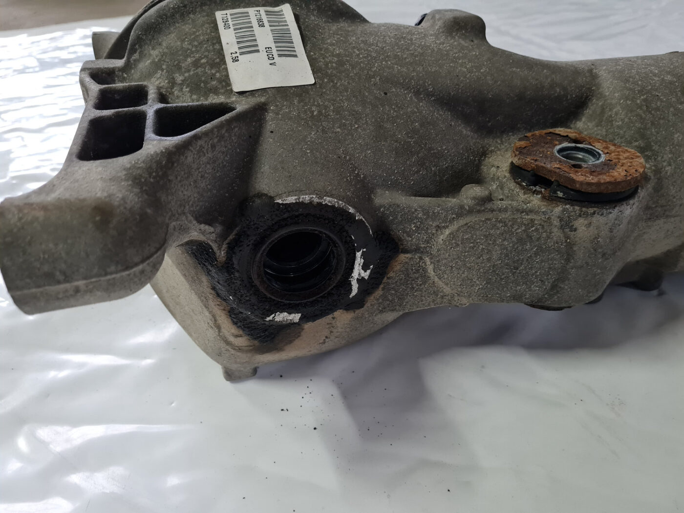 Aizmugurējais reduktors priekš VOLVO XC 60 2009 11 Aizmugurējais reduktors priekš VOLVO XC 60 2009