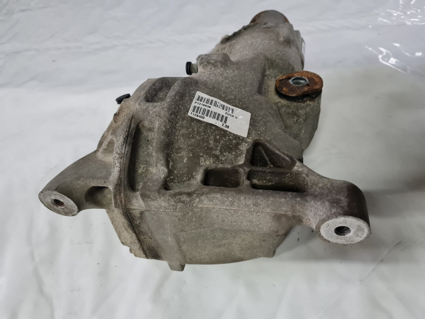 Aizmugurējais reduktors priekš VOLVO XC 60 2009 10 Aizmugurējais reduktors priekš VOLVO XC 60 2009