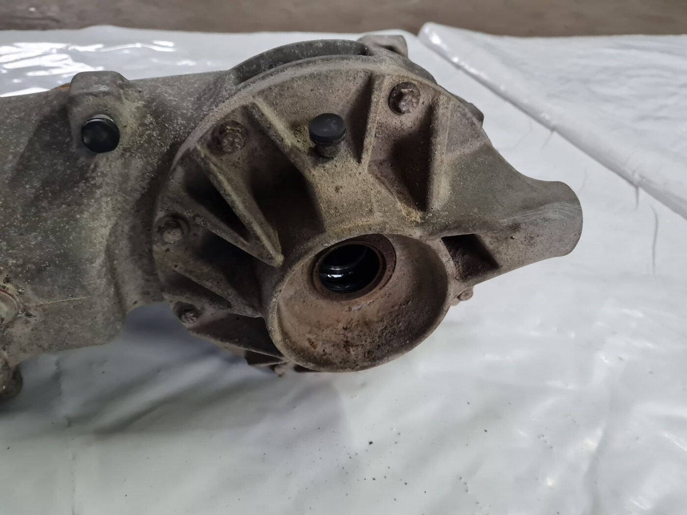 Aizmugurējais reduktors priekš VOLVO XC 60 2009 9 Aizmugurējais reduktors priekš VOLVO XC 60 2009