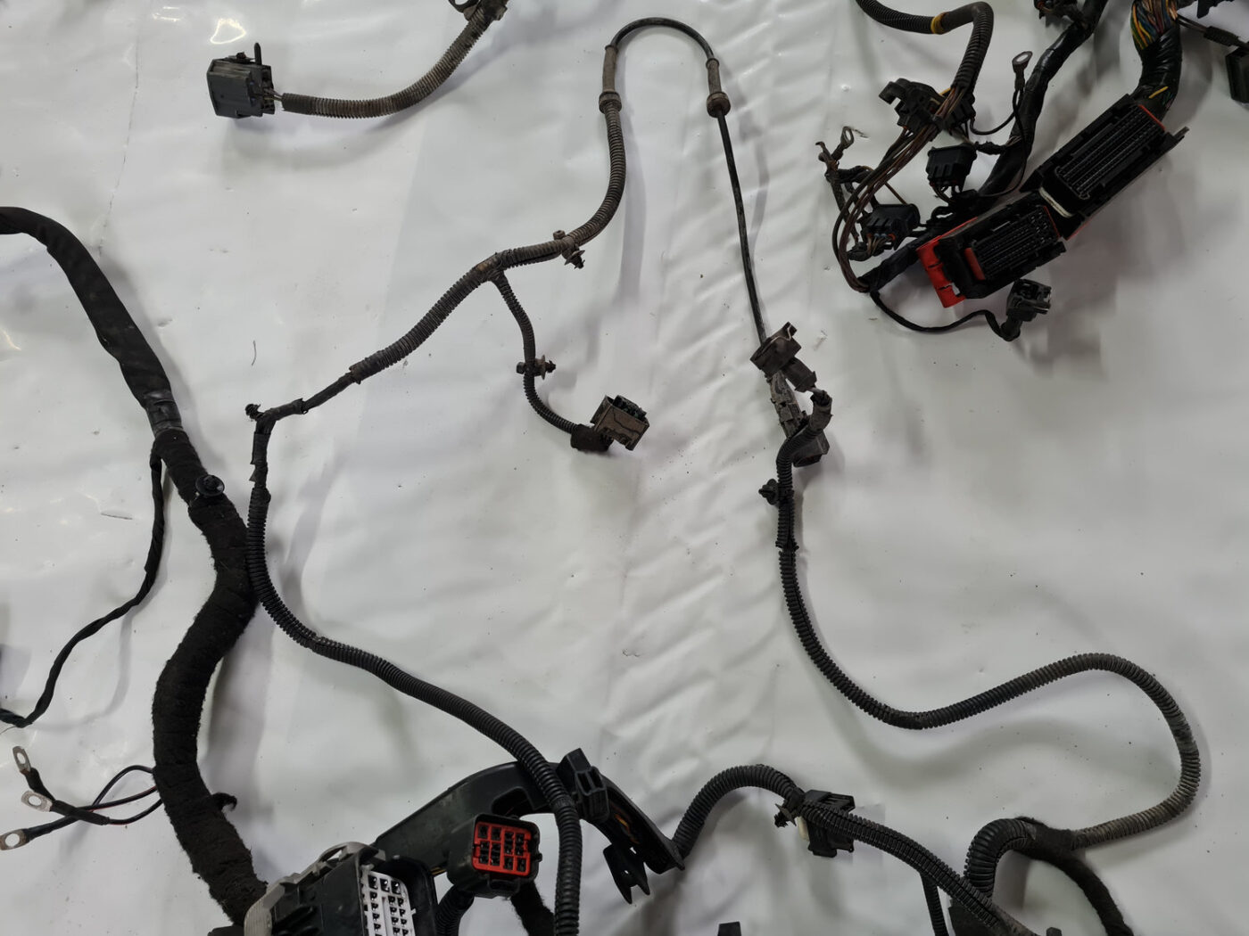 Dzinēja vadi priekš VOLVO XC 60 2009 24 Dzinēja vadi priekš VOLVO XC 60 2009