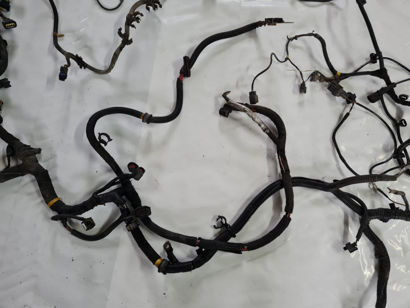 Dzinēja vadi priekš VOLVO XC 60 2009 10 Dzinēja vadi priekš VOLVO XC 60 2009