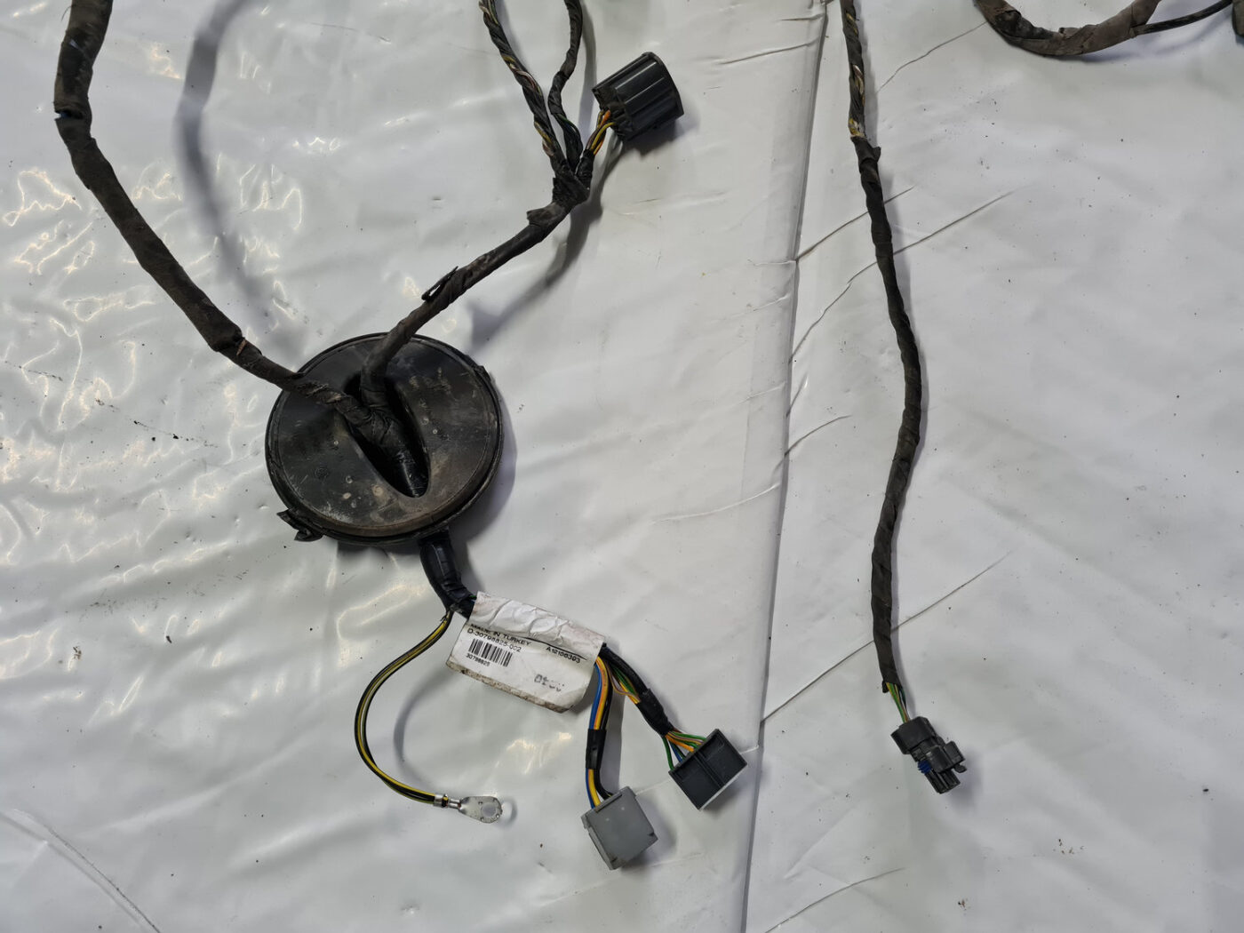 Aizmugurējās ass elektroinstalācija priekš VOLVO XC 60 2009 2 Aizmugurējās ass elektroinstalācija priekš VOLVO XC 60 2009