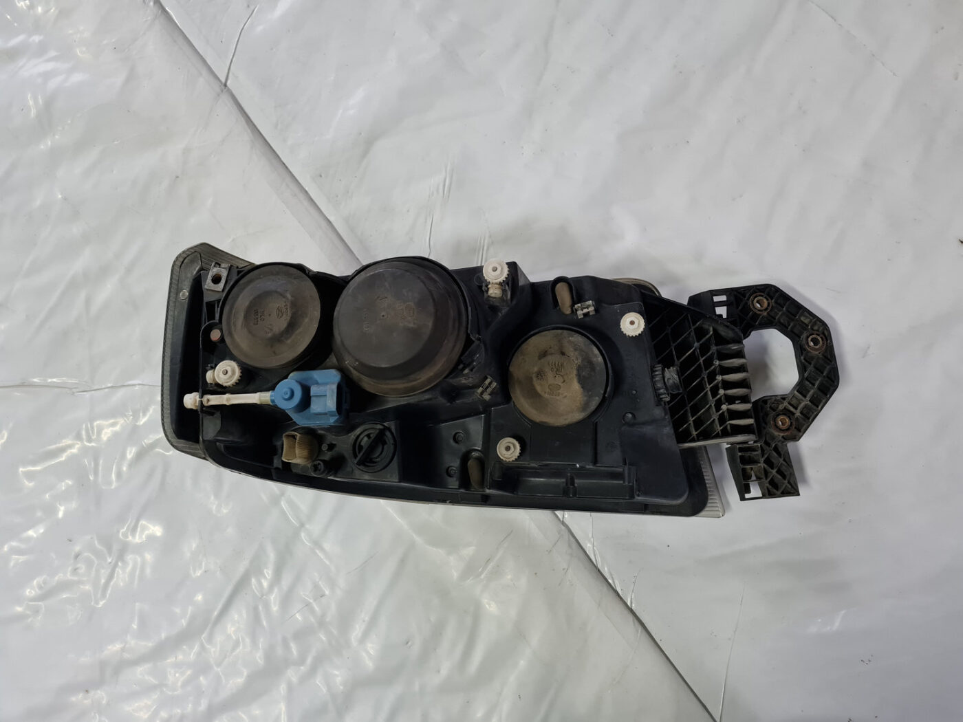 Priekšējais kreisais lukturis priekš RENAULT TRUCK 2004 8 Priekšējais kreisais lukturis priekš RENAULT TRUCK 2004