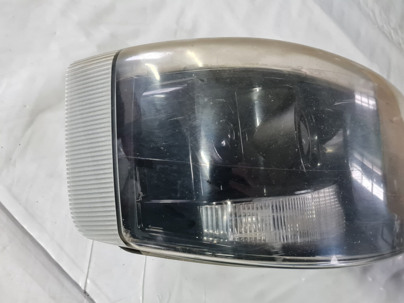 Priekšējais labais lukturis priekš NEW AND USED CAR SPARE PARTS 14 Priekšējais labais lukturis priekš NEW AND USED CAR SPARE PARTS