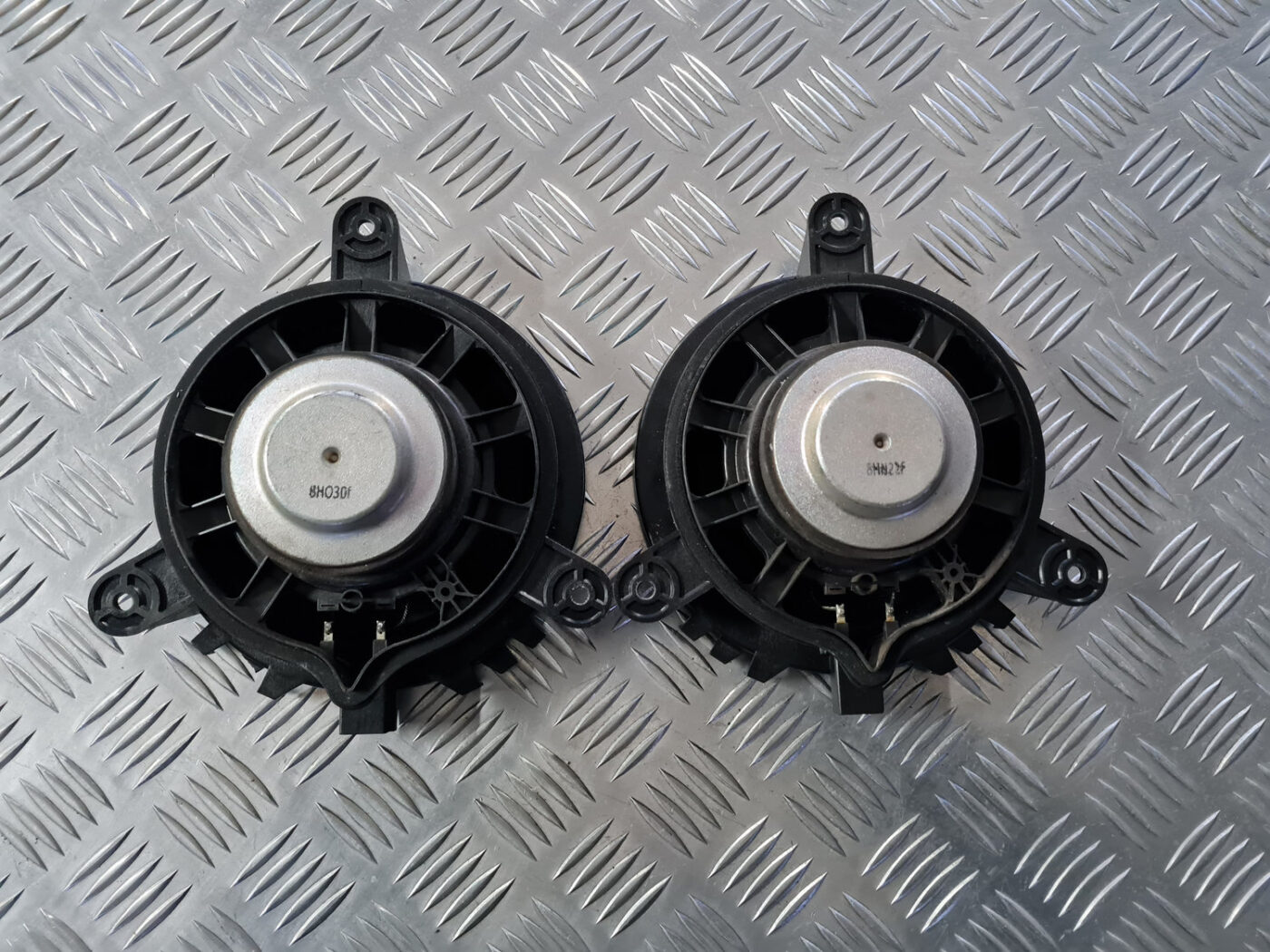 Durvju skaļrunis, apakšā priekš VOLVO C30 2009 5 Durvju skaļrunis, apakšā priekš VOLVO C30 2009