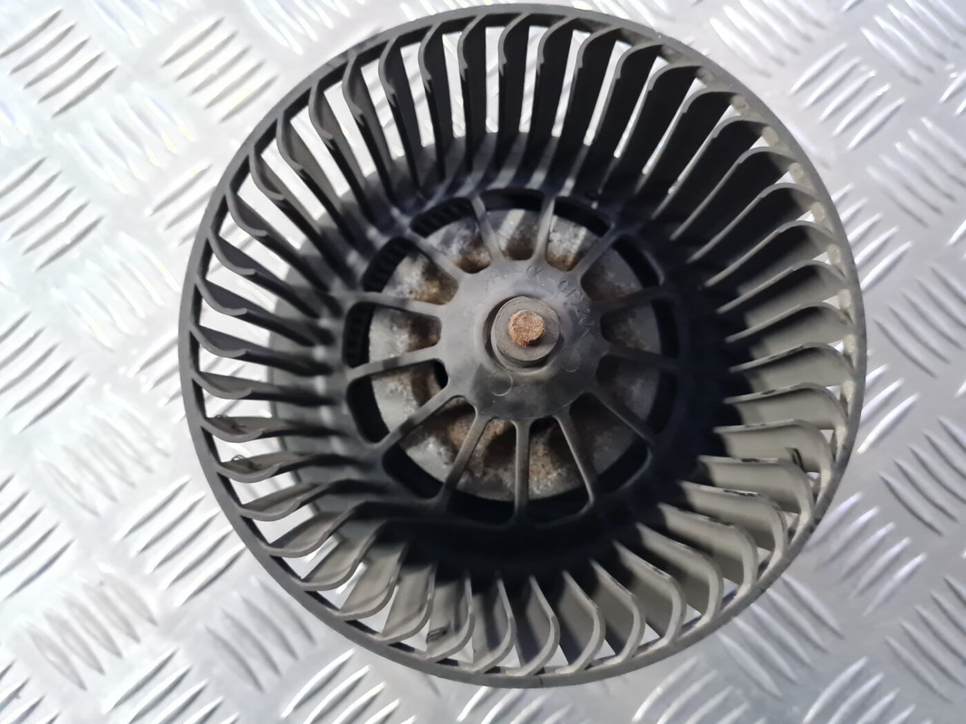 Salona ventilators priekš VOLVO C30 2009 2 Salona ventilators priekš VOLVO C30 2009