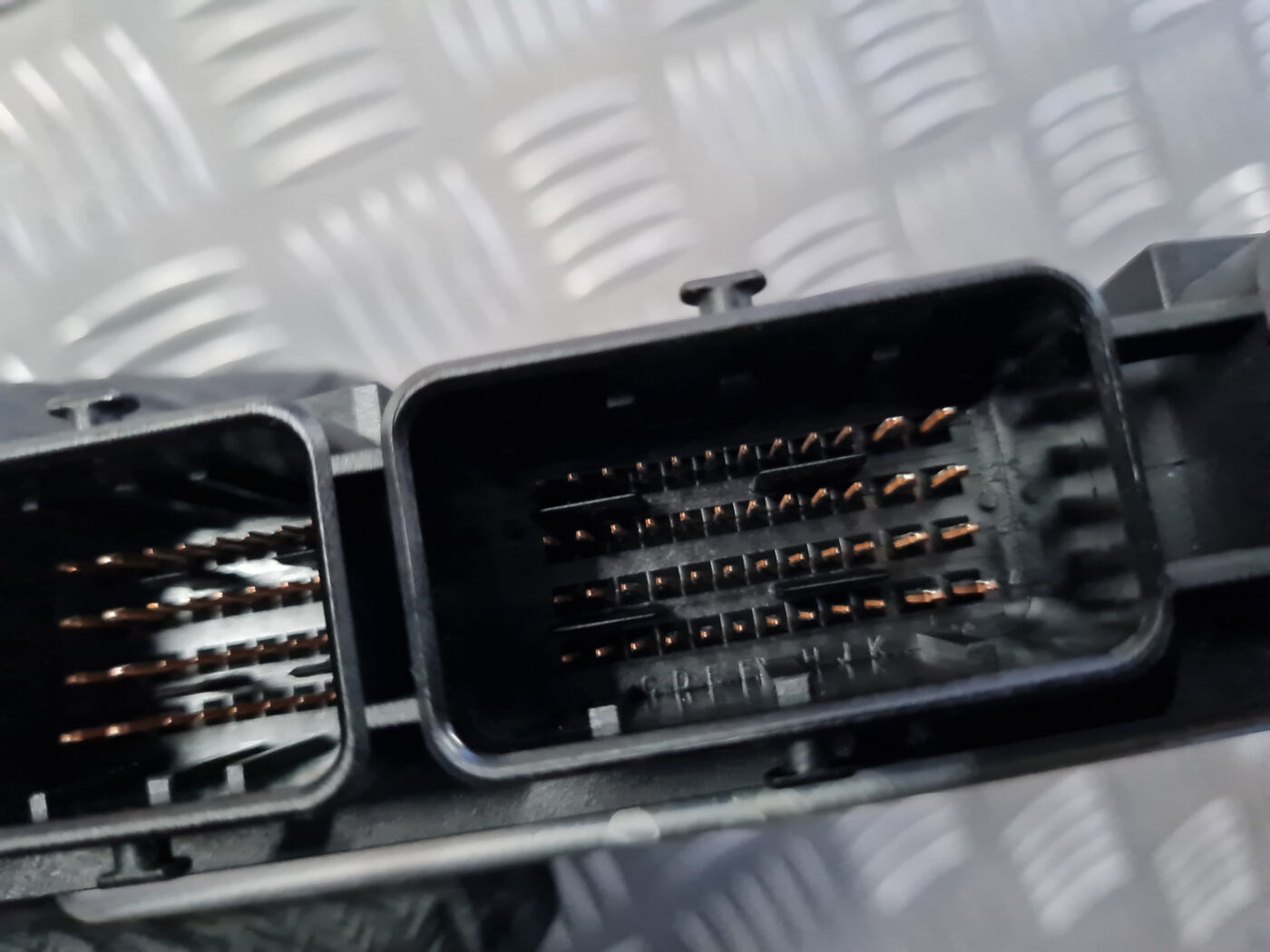 Dzinēja vadības bloks priekš VOLVO C30 2009 5 Dzinēja vadības bloks priekš VOLVO C30 2009