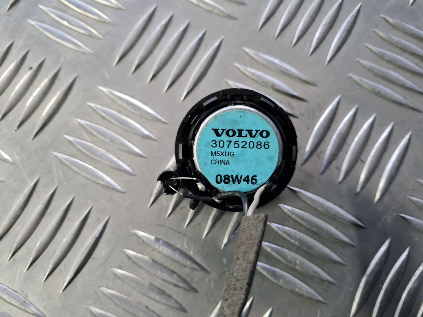 Durvju skaļrunis, augšā priekš VOLVO C30 2009 2 Durvju skaļrunis, augšā priekš VOLVO C30 2009