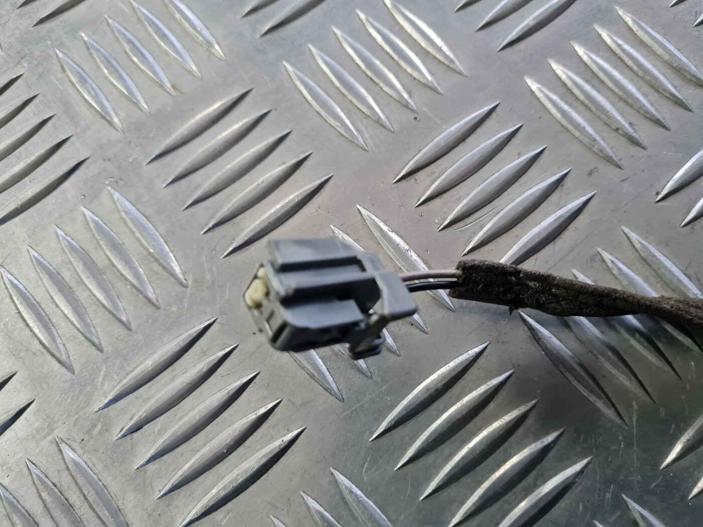 Durvju skaļrunis, augšā priekš VOLVO C30 2009 4 Durvju skaļrunis, augšā priekš VOLVO C30 2009