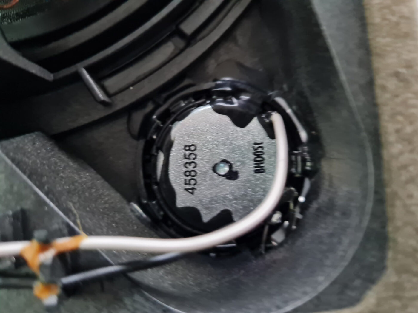 Durvju skaļrunis, apakšā priekš VOLVO C30 2009 3 Durvju skaļrunis, apakšā priekš VOLVO C30 2009