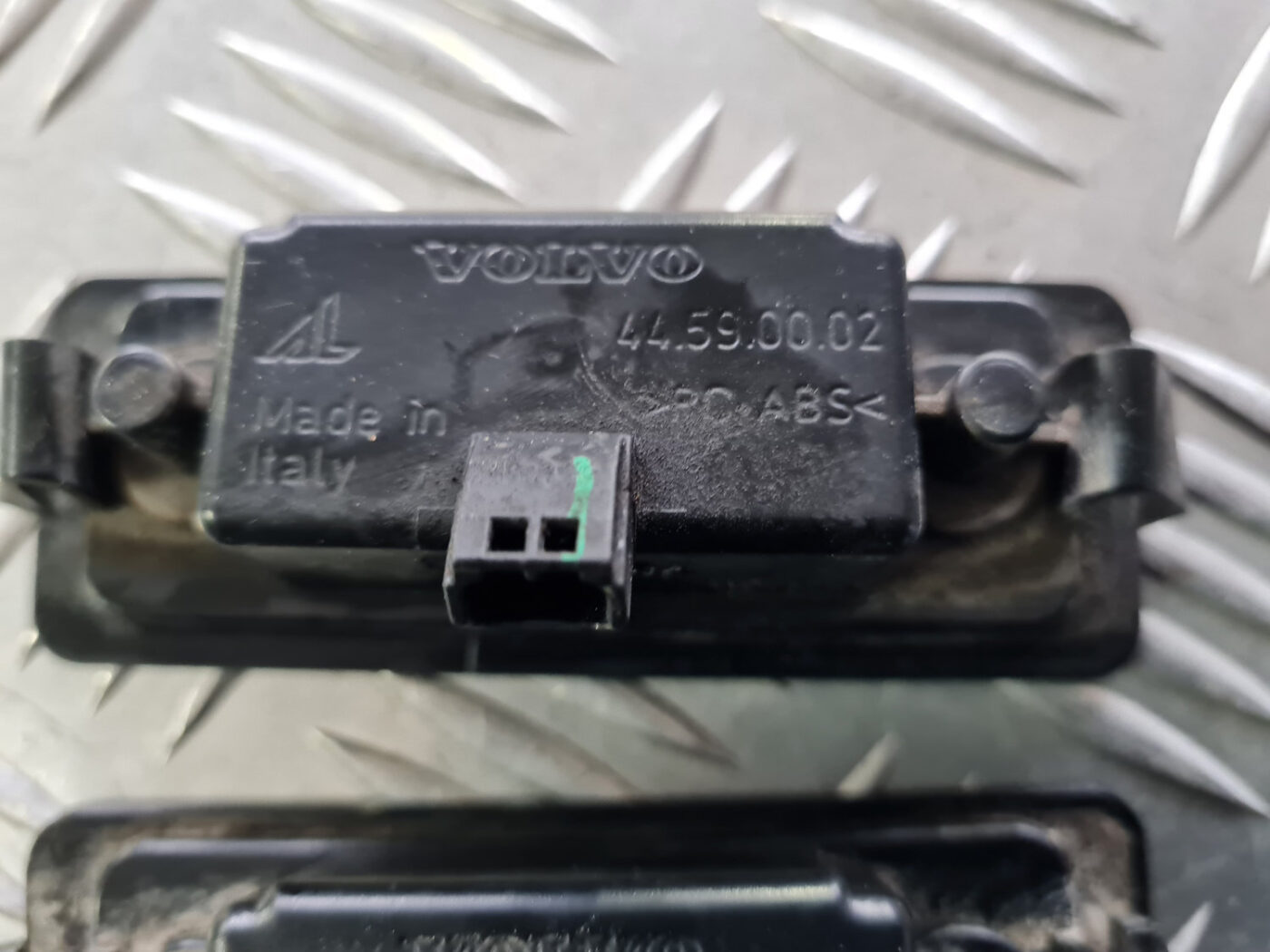 Numura zīmes apgaismojums priekš VOLVO C30 2009 3 Numura zīmes apgaismojums priekš VOLVO C30 2009