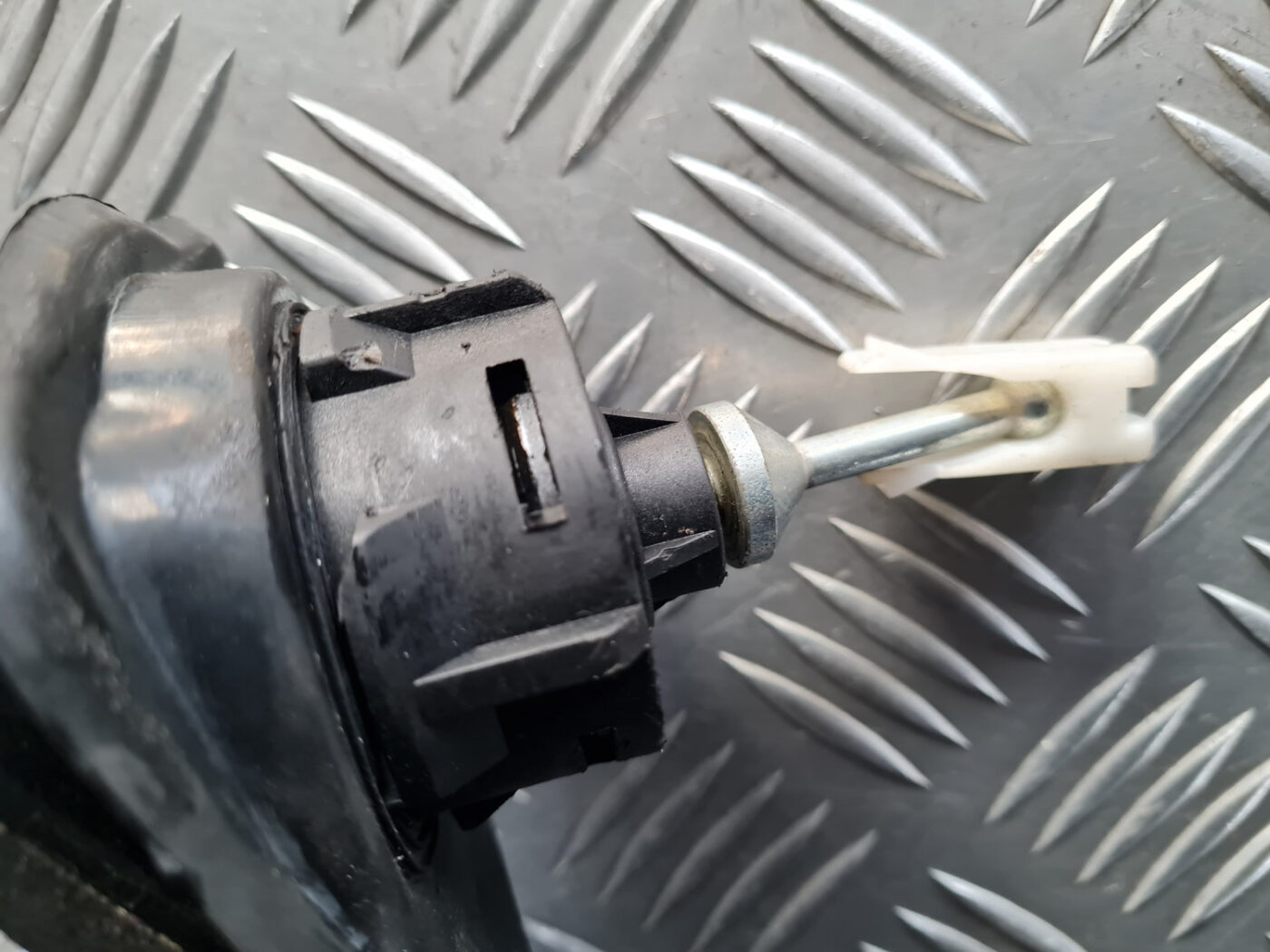 Sajūga galvenais cilindrs priekš VOLVO C30 2009 6 Sajūga galvenais cilindrs priekš VOLVO C30 2009